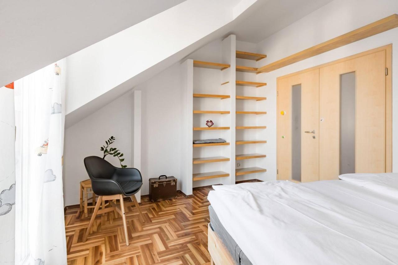 Relax Into Loft Living At A Light-Filled City Escape Будапешт Экстерьер фото
