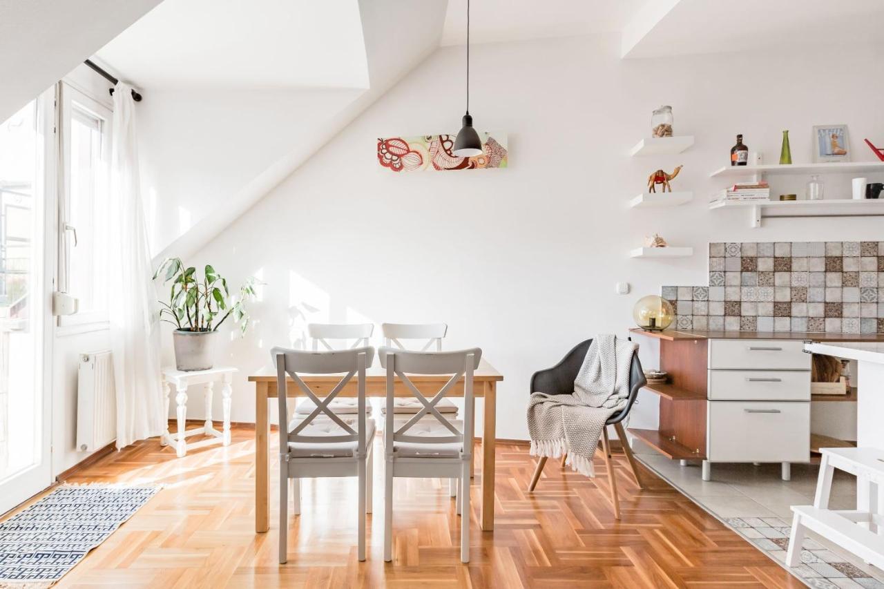 Relax Into Loft Living At A Light-Filled City Escape Будапешт Экстерьер фото
