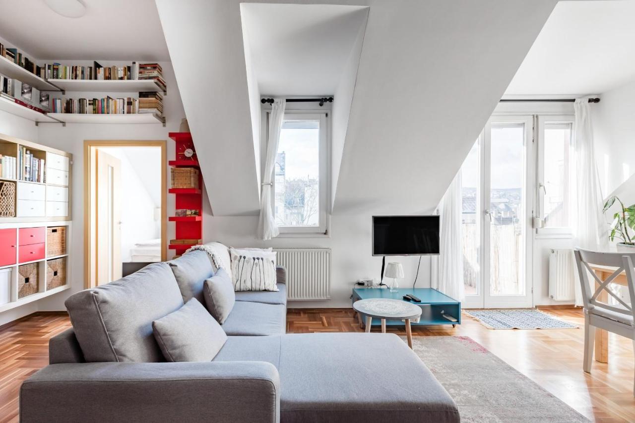 Relax Into Loft Living At A Light-Filled City Escape Будапешт Экстерьер фото