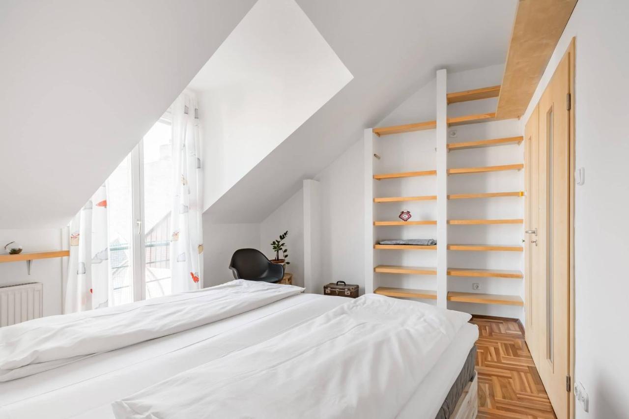 Relax Into Loft Living At A Light-Filled City Escape Будапешт Экстерьер фото