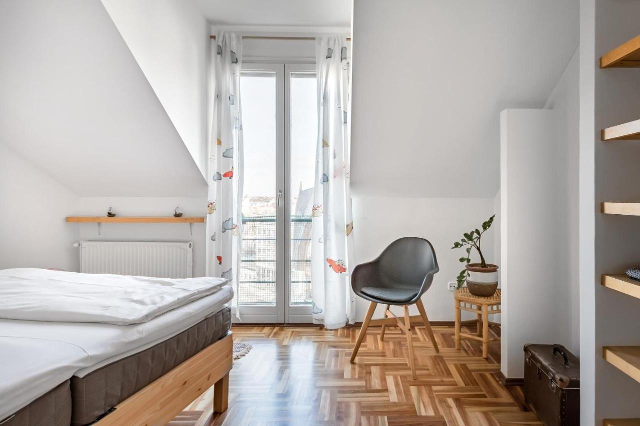 Relax Into Loft Living At A Light-Filled City Escape Будапешт Экстерьер фото