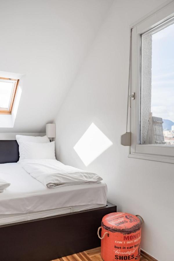 Relax Into Loft Living At A Light-Filled City Escape Будапешт Экстерьер фото