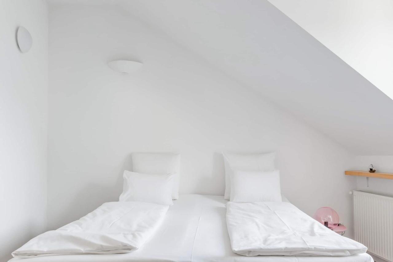 Relax Into Loft Living At A Light-Filled City Escape Будапешт Экстерьер фото